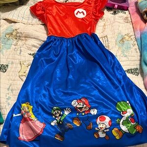 Excellent used condition super Mario night gown